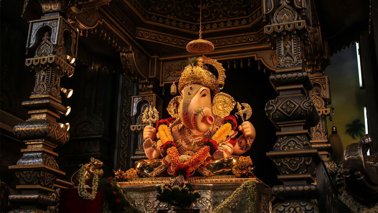 గణేశుడు మీ కలలో కనిపించడం వలన మీ కోరికలు నెరవేరతాయని సంకేతంగా కూడా భావించవచ్చు. విజయానికి దేవుడు, అడ్డంకులను తొలగించేవాడు. కలలో వినాయకుడి దర్శనం వలన మీరు మీ లక్ష్యాలను అందుకుంటారు.