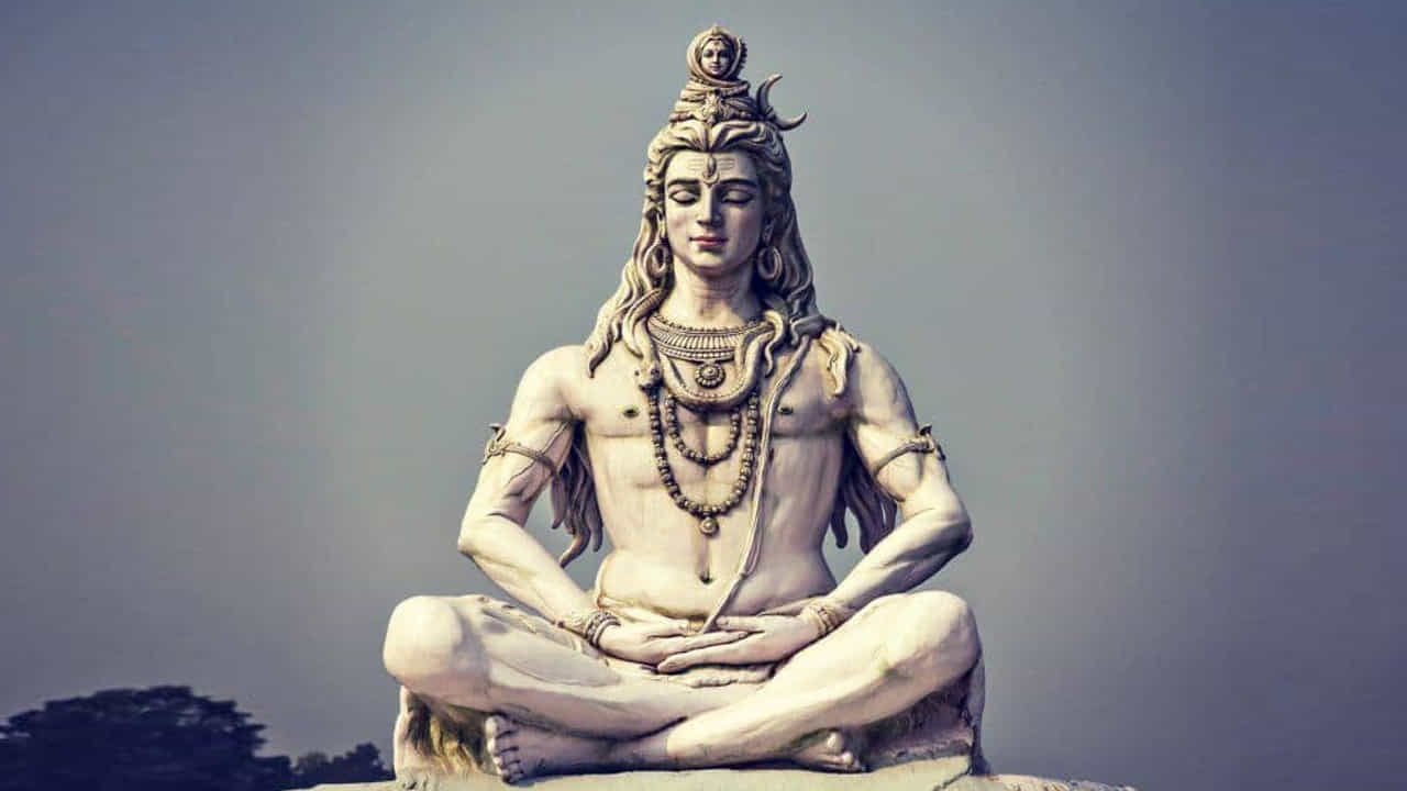 శని దోషం నివారణ కోసం ప్రతి శనివారం శనిదేవుని ఆలయాన్ని దర్శించాలి. ఈ రోజున శివాలయంలో శివ చాలీసా పాటించడం వల్ల కూడా శని అశుభ ప్రభావాల నుంచి తప్పించుకోవచ్చు.  ఉదయాన్నే లేచి తలస్నానం చేసి 108 సార్లు శని దేవుడిని ధాన్యాన్ని చేయండి.