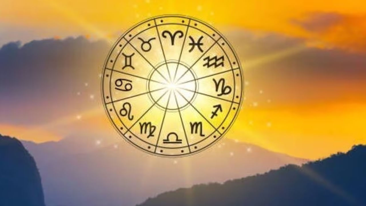 Shani Nakshtra: ఆగస్టు 18న సోమవారం నాడు, న్యాయం, కర్మలకు అధిపతి అయిన శని దేవుడు ఉత్తరాభాద్ర నక్షత్రంలోకి ఎంటరవ్వనున్నాడు. 27 సంవత్సరాల తర్వాత శని ఉత్తరాభాద్ర నక్షత్రంలో సంచరిస్తున్నాడు. ఉత్తరాభాద్ర నక్షత్రం 27 నక్షత్రాలలో 26వ రాశి, ఇది మీన రాశిలోకి వస్తుంది. వేద జ్యోతిషశాస్త్రం ప్రకారం, శని తన రాశిని మార్చుకున్నప్పుడు, ఒక రాశి నుంచి మరొక రాశిలోకి మారడానికి రెండున్నర సంవత్సరాలు పడుతుంది. మరోవైపు, శని తన రాశిని మార్చుకున్నప్పుడు, 1 సంవత్సరం పడుతుంది. ఈ విధంగా మొత్తం రాశుల పూర్తి చక్రాన్ని పూర్తి చేయడానికి దాదాపు 27 సంవత్సరాలు పడుతుంది. ఇటువంటి పరిస్థితిలో, శని రాశి మార్పు ఈ 5 రాశులకు చాలా శుభప్రదంగా ఉంటుంది. ఈ రాశుల వారికి ఉద్యోగం, వ్యాపారంలో మంచి ప్రయోజనాలను  దక్కనున్నాయి. సంపదతోపాటు ఆనందంలోనూ అపారమైన పెరుగుదల ఉంటుంది. శని రాశి మార్పు వల్ల ఏ రాశులు ప్రయోజనం పొందుతాయో ఇప్పుడుతు తెలుసుకుందాం.