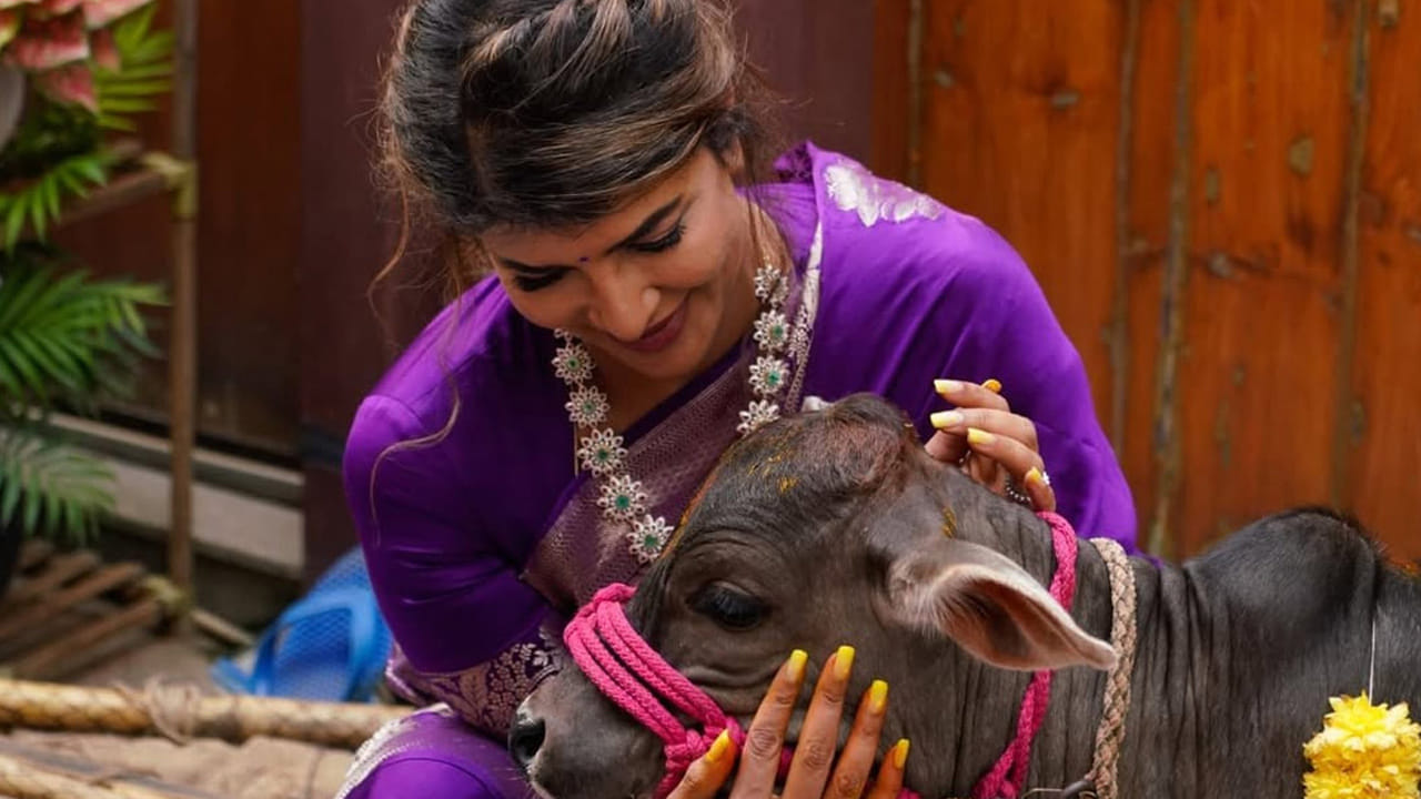 టాలీవుడ్ సీనియర్ స్టార్ హీరో మోహన్ బాబు కూతరు, నటి మంచు లక్ష్మీ గురించి ప్రత్యేకంగా చెప్పాల్సిన పని లేదు. ఎప్పుడూ సోషల్ మీడియాలో యాక్టివ్‌గా ఉండే ముద్దుగుమ్మల్లో ఈ బ్యూటీ ఒకరు. అంతే కాకుండా నిత్యం ఏదో ఇక వీడియో షేర్ చేస్తూ తన అభిమానులను ఎంటర్టైన్ చేస్తుంటుంది.