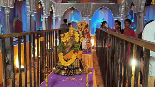 హైదరాబాద్ నగరంలో వెలసిన అమర్నాథ్ మంచులింగ గణేశుడు..! భారీగా క్యూ కట్టిన భక్తులు.. ఎక్కడంటే..