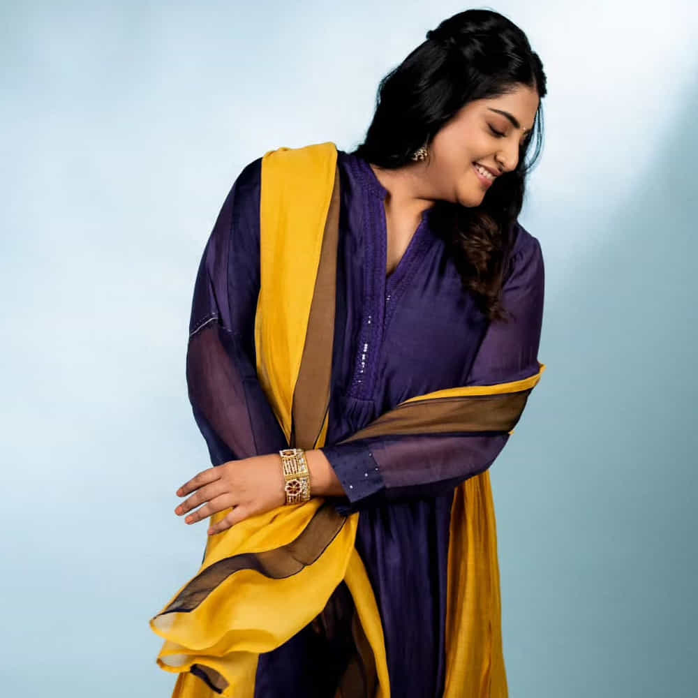 కానీ నాకు పీసీఓడీ సమస్య ఉంది. అందుకే నిరంతం నా శరీరాకృతి, ఆరోగ్యంపై శ్రద్ధ తీసుకుంటాను. పీసీఓడీ సమస్యను దృష్టిలో పెట్టుకుని నా ఆరోగ్య పరమైన మార్పులు, చేర్పులు చాలా అవసరం అంటూ చెప్పుకొచ్చింది. మంజిమా మోహన్ తెలుగులో సాహసమే శ్వాసగా సాగిపో, కధానాయకుడు వంటి చిత్రాల్లో నటించింది.