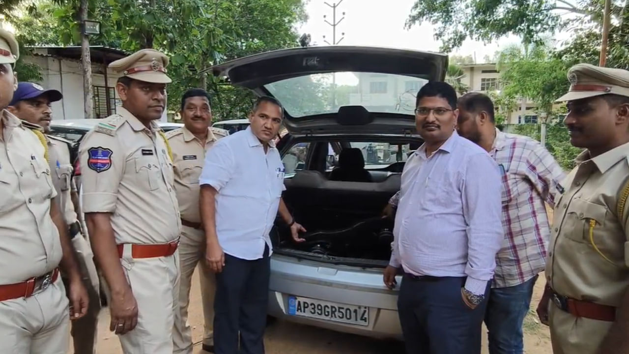 గుట్టుగా దాటేద్దామనుకున్నారు.. అడ్డంగా దొరికిపోయారు.. గంజాయి ఎలా దాచారో తెలిస్తే అవాకవ్వాల్సిందే!