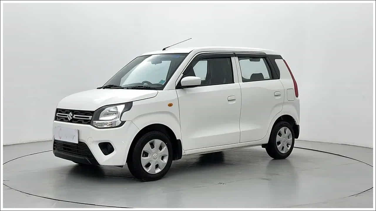 Auto News: మారుతి సుజుకి ఇప్పుడు వ్యాగన్ ఆర్ను సురక్షితంగా మార్చింది. ఈ కారులోని ప్రతి వేరియంట్ ఇప్పుడు 6 ఎయిర్బ్యాగ్లను ప్రామాణికంగా అందిస్తుంది. ఇది ఈ విభాగంలో అత్యంత సురక్షితమైన కార్లలో ఒకటిగా నిలిచింది. దీనితో పాటు ఇది ABS, EBD, ESP, హిల్ హోల్డ్ అసిస్ట్, రియర్ పార్కింగ్ సెన్సార్లు వంటి లక్షణాలు కూడా ఉన్నాయి. రూ. 6 లక్షల కంటే తక్కువ ధరలో చాలా భద్రతా ఫీచర్స్ ఉండటం గమనార్హం.
