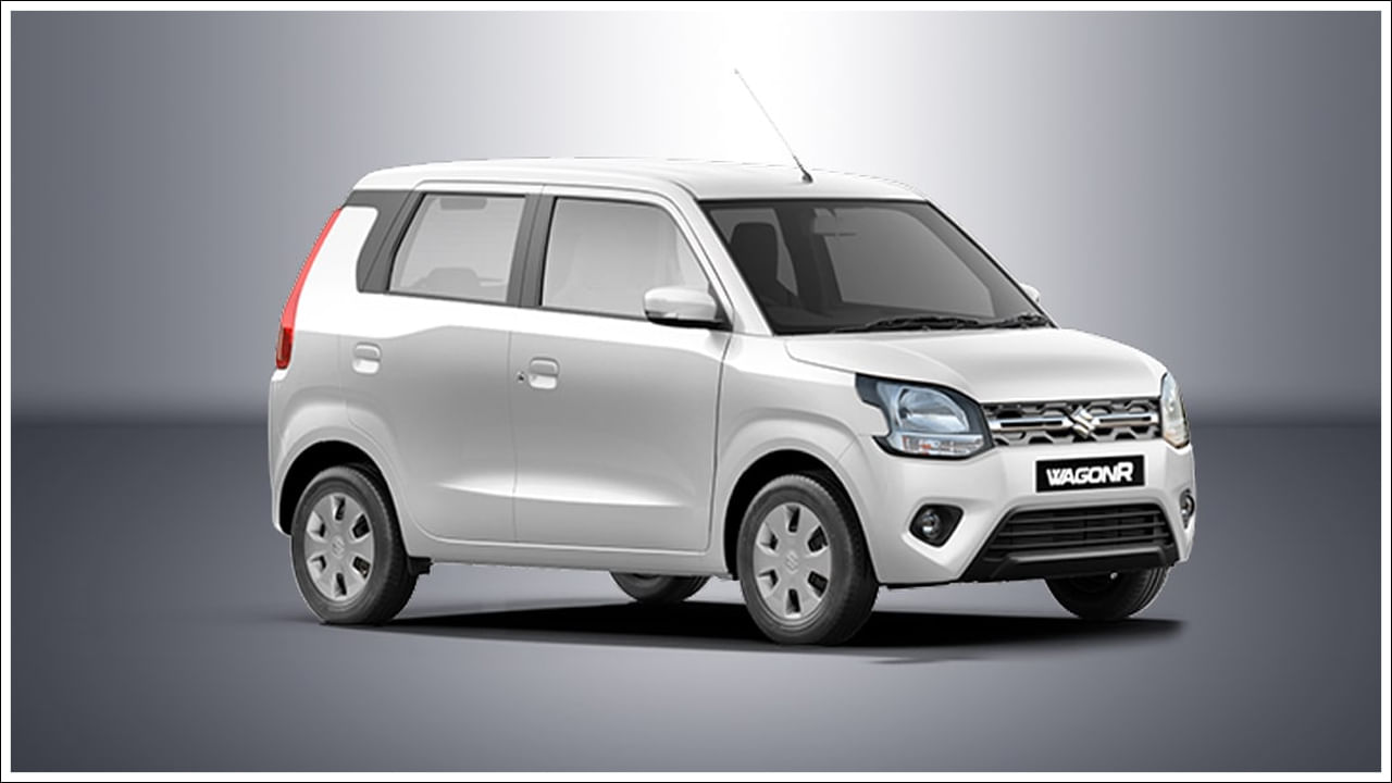 ఫీచర్లు ఎలా ఉన్నాయి?: వాగన్ ఆర్‌లో ఆండ్రాయిడ్ ఆటో, ఆపిల్ కార్ ప్లే సపోర్ట్ తో 7-అంగుళాల టచ్‌స్క్రీన్ ఇన్ఫోటైన్‌మెంట్ సిస్టమ్ ఉంది. దీనితో పాటు, స్టీరింగ్ మౌంటెడ్ కంట్రోల్స్, పవర్ విండోస్, కీలెస్ ఎంట్రీ, ఆటో AC, ఎత్తు సర్దుబాటు చేయగల డ్రైవర్ సీటు వంటి ఫీచర్లు ఉన్నాయి.