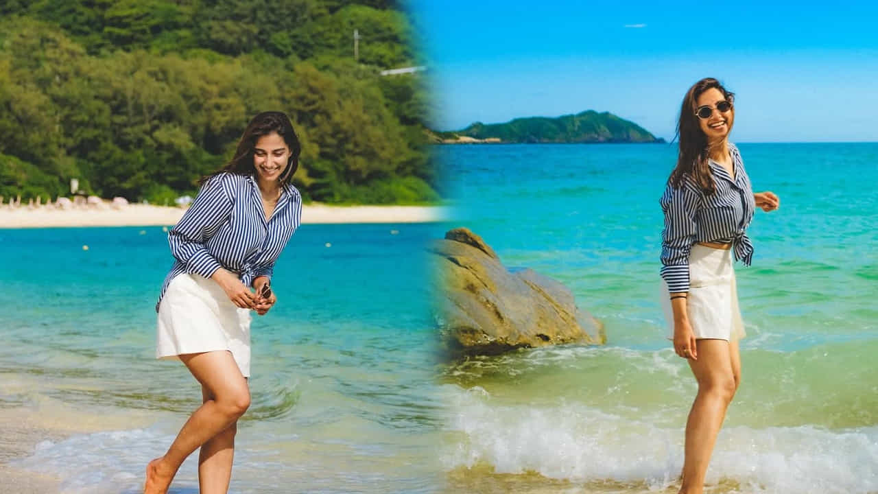 అందాల ముద్దుగుమ్మ మీనాక్షి చౌదరి గురించి ప్రత్యేకంగా చెప్పాల్సిన పని లేదు. ఈ చిన్నది వరసగా హిట్స్ అందుకుంటూ తన అంద, నటనతో ప్రతి ఒక్కరినీ దోచేసుకుంటుంది. వెబ్ సీరస్లతో కెరీర్ ప్రారంభించి, ఇప్పుడు ఏకంగా స్టార్ హీరోల సరసన ఛాన్స్ అందుకుంటూ టాలీవుడ్ లక్కీ హీరోయిన్గా తన సత్తాచాటుతుంది.