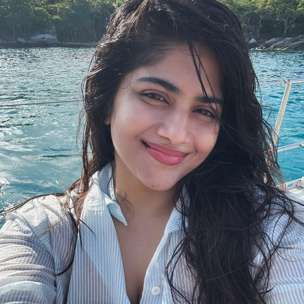 మేఘా ఆకాష్ ప్రధానంగా తెలుగు, తమిళ చిత్రాలలో నటిస్తుంది. ఆమె 1995 అక్టోబర్ 26న చెన్నైలో జన్మించింది. తండ్రి తెలుగు, తల్లి మలయాళీ, ఇద్దరూ ప్రకటనల రంగంలో పనిచేస్తారు. మేఘా చెన్నైలోని లేడీ ఆండల్ స్కూల్ మరియు మహిళా క్రిస్టియన్ కాలేజీలో విజువల్ కమ్యూనికేషన్స్లో బీ.ఎస్సీ పూర్తిచేసింది.