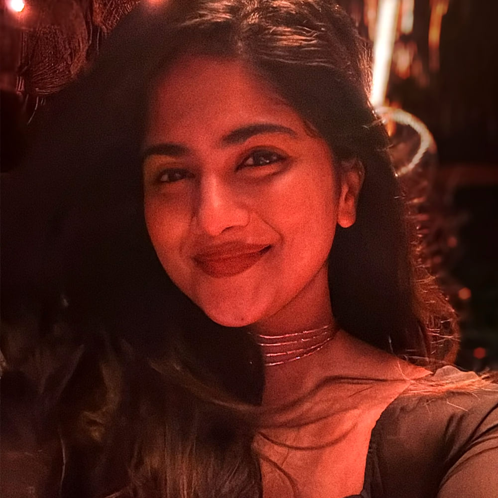 ఇక సోషల్ మీడియాలోనూ ఈ చిన్నది చాలా యాక్టివ్ గా ఉంటుంది. రెగ్యులర్ గా ఫోటోలు షేర్ చేస్తూ అభిమానులను ఆకట్టుకుంటుంది. తాజాగా ఈ ముద్దుగుమ్మ క్రేజీ ఫోటోలు వైరల్ గా మారాయి. ఈ చిన్నదాని ఫోటోలకు నెటిజన్స్ ఫిదా అవుతున్నారు.