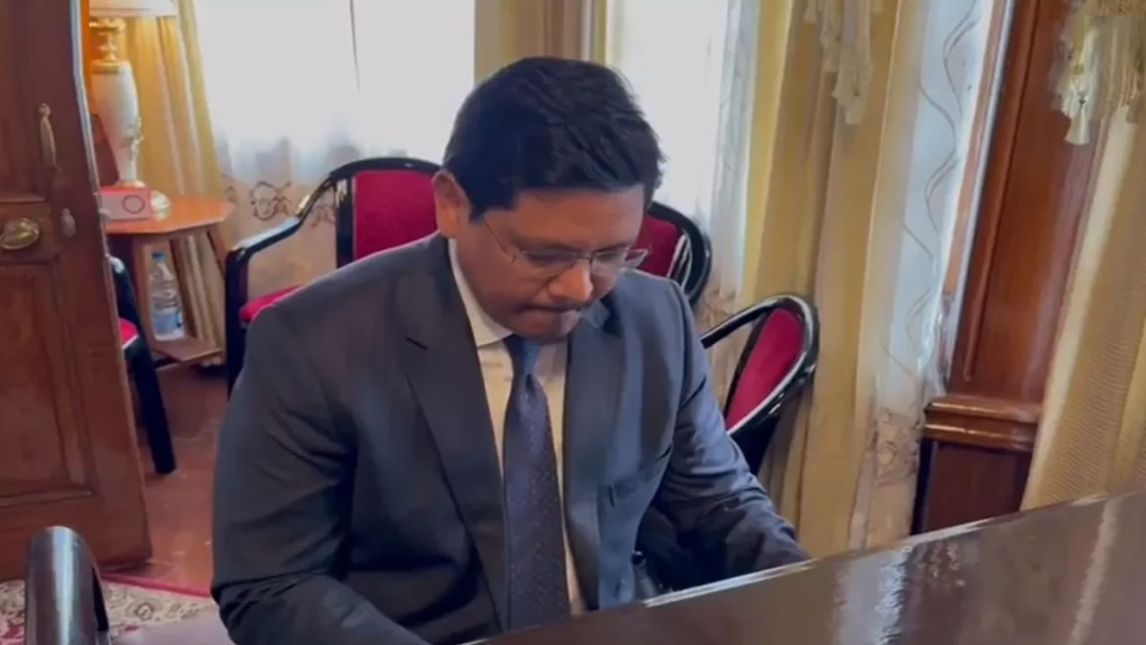 Watch: సీఎం సార్‌ సూపర్ మీరు..! పియానోలో పెహ్లా నాషా సాంగ్ ప్లే చేసిన ముఖ్యమంత్రి సంగ్మా