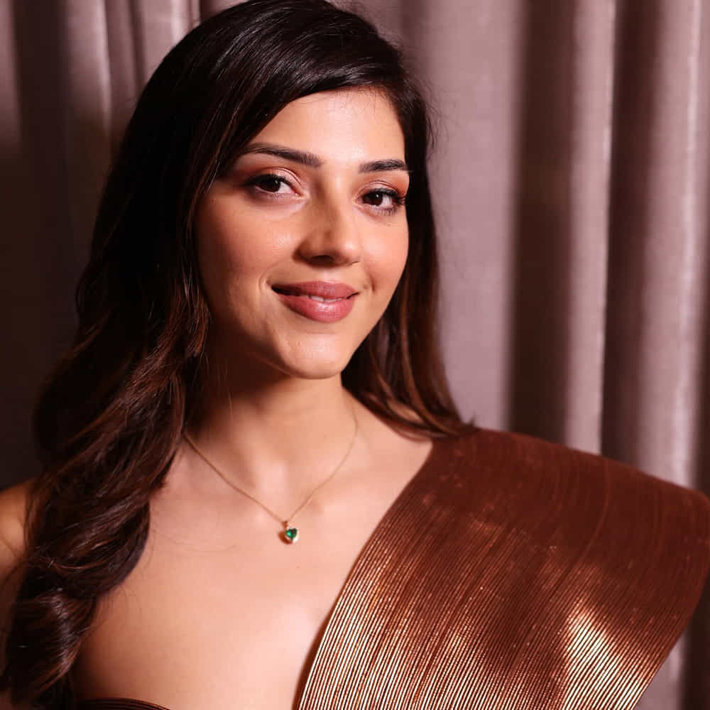 హరియాణాకు చెందిన ఓ ప్రముఖ రాజకీయ నాయకుడితో ప్రేమలో పడింది మెహ్రీన్. ఇరు పెద్దల అంగీకారంతో నిశ్చితార్థం చేసుకుంది. పెళ్లి ముహూర్తం కూడా ఫిక్స్ చేసుకున్నారు. అయితే ఏమైందో తెలియదు కానీ ఉన్నట్లుండి ఇద్దరూ బ్రేకప్ చెప్పుకున్నారు. పెళ్లి కూడా క్యాన్సిల్ అయిపోయింది.