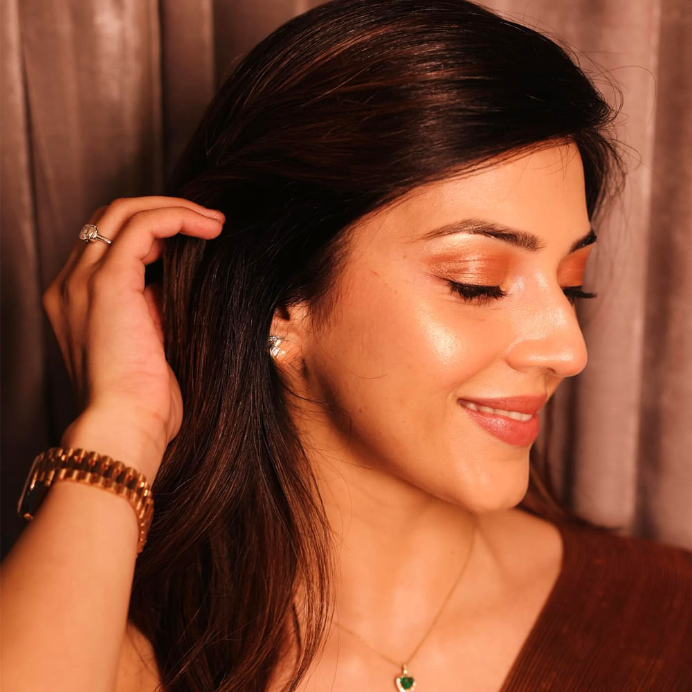 2016లో కృష్ణగాడి వీర ప్రేమ గాద సినిమాతో ఇండస్ట్రీలోకి అడుగు పెట్టింది మెహ్రీన్. నాని హీరోగా నటించిన ఈ అమ్మడి మొదటి సినిమాతోనే సూపర్ డూపర్ హిట్ కొట్టింది. అందం, అభినయం పరంగానూ మంచి పేరు తెచ్చుకుంది. మొదటి సినిమాలో ఈ ముద్దుగుమ్మను చూసిన చాలా మంది తెలుగు సినిమా ఇండస్ట్రీకి మరో కాజల్ అగర్వాల్ దొరికేసింది అనుకున్నారు.