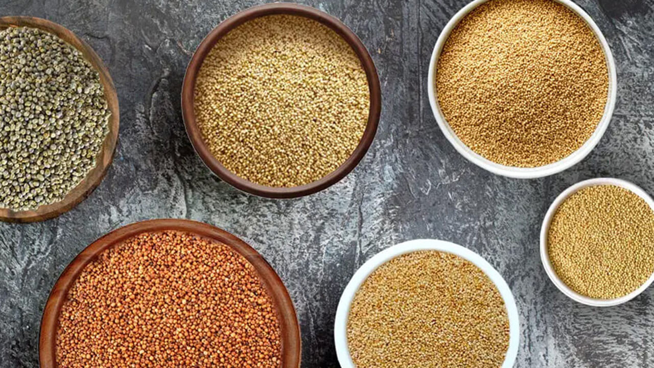 ఖనిజాల లోపాలు: పోషకాహార నిపుణులు చెబుతున్న దాని ప్రకారం మిల్లెట్స్‌లో ఫైటిక్ యాసిడ్ ఉంటుంది. వీటిని అధికంగా తినడం వల్ల ఐరన్, క్యాల్షియం, జింక్ వంటి అవసరమైన ఖనిజాలను బంధిస్తుంది. వాటిని శరీరం శోషించకుండా అడ్డుకుంటాయి. వీటిని మరీ ఎక్కువగా తీసుకున్నా ఖనిజాల లోపాలు వచ్చే అవకాశాలు ఉన్నాయని పలు అధ్యయానలు చెబుతున్నాయి.