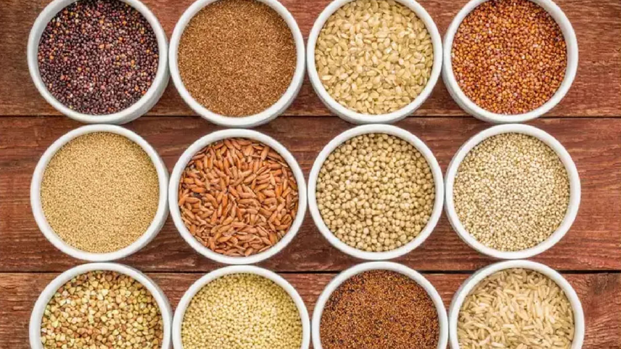 థైరాయిడ్ ఉన్నవారు: థైరాయిడ్ సమస్యతో బాధ పడేవారు మిల్లేట్స్ తినకపోవడమే మంచిది. ఒకవేళ తినాలనిపిస్తే చాలా తక్కువ మోతాదులోనే తీసుకోవాలి. లేదంటే హార్మోన్లలో అసమతుల్యత ఏర్పడుతుంది. కానీ కొన్ని అధ్యయనాల ప్రకారం మిల్లేట్స్ తీసుకుంటే థైరాయిడ్ లెవల్స్ తగ్గుతాయని వెల్లడించాయి. కాబట్టి వీరు మిల్లేట్స్ తినాలంటే వైద్యుల్ని సంప్రదించడం మేలు.