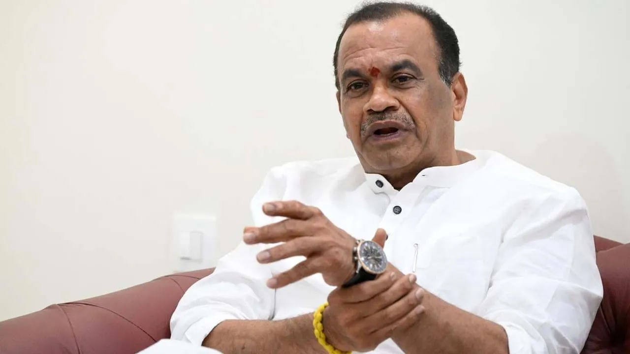 Tollywood: టాలీవుడ్ సంక్షోభానికి తెరదింపేందుకు కోమటిరెడ్డి రాజీమార్గం