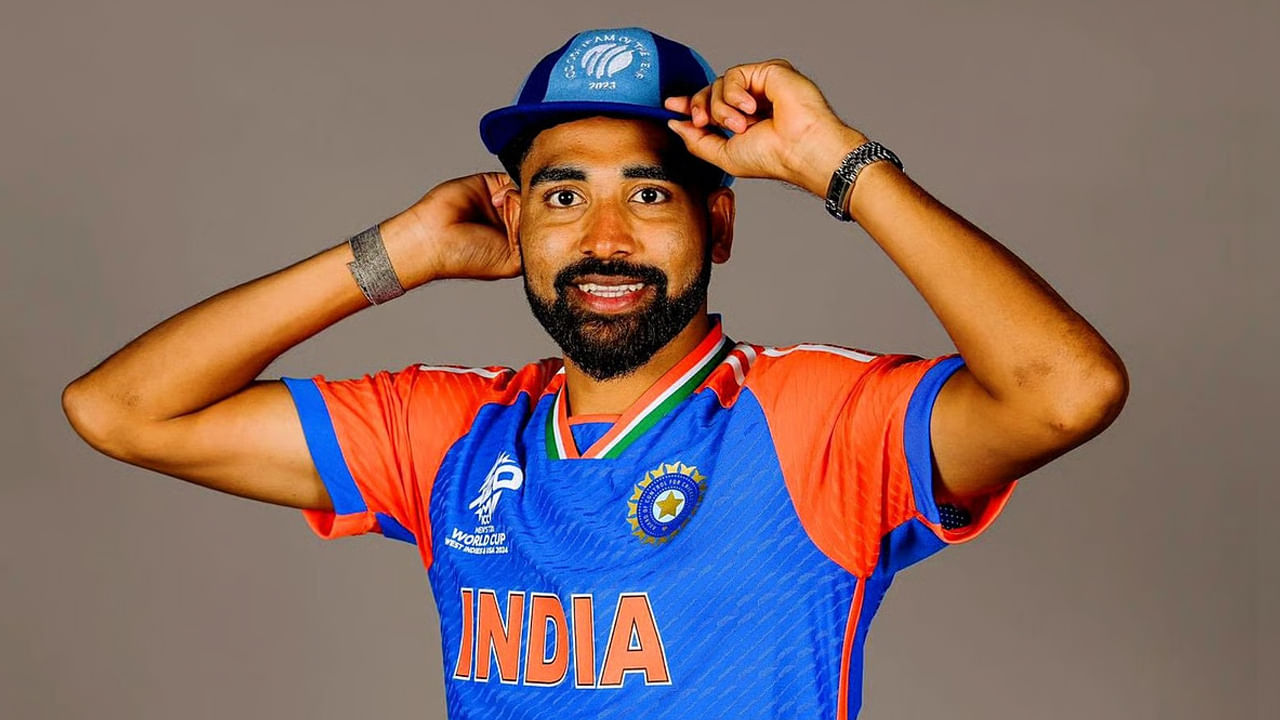 క్రిక్‌బజ్‌తో బోబాట్ మాట్లాడుతూ, "మేం ఎక్కువగా ఆలోచించిన ఆటగాడు సిరాజ్. ఎందుకంటే భారత బౌలర్లకు, ముఖ్యంగా అంతర్జాతీయ మ్యాచ్‌లు ఆడిన వారికి IPLలో చాలా తక్కువ అవకాశాలు లభిస్తాయి. కాబట్టి మేం సిరాజ్‌తో ప్రతి సాధ్యమైన దృశ్యాన్ని చర్చించాం. అతన్ని ఉంచాలా, విడుదల చేయాలా లేదా అతని RTM కార్డును ఉపయోగించాలా వద్దా."