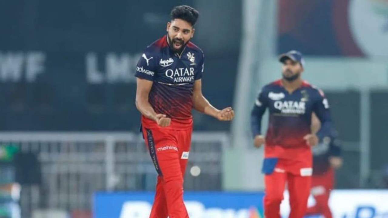 కాబట్టి ఇది మాలో ఎవరి ప్రత్యక్ష నిర్ణయం కాదు. మేం భువీని ఇన్నింగ్స్  రెండు చివరలకు తీసుకురావడానికి ప్రయత్నిస్తున్నాం. కాబట్టి సిరాజ్‌ను జట్టులో ఉంచి ఉంటే, భువీని కొనుగోలు చేయడం కష్టమయ్యేది. కాబట్టి మేం సిరాజ్‌ను తొలగించాం. ఇది తప్ప వేరే కారణం లేదు, "అని అతను చెప్పాడు.