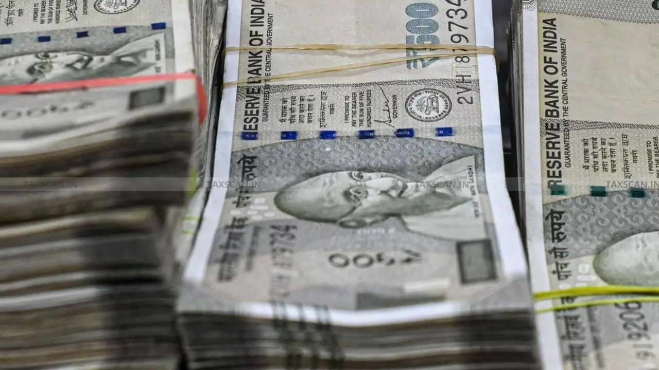 SIP అనేది మ్యూచువల్ ఫండ్లలో పెట్టుబడి పెట్టే పద్ధతి, దీనిలో మీరు ప్రతి నెలా ఒక స్థిర మొత్తాన్ని పెట్టుబడి పెడతారు. ఈ పెట్టుబడి నెమ్మదిగా పెరుగుతుంది. మీ పెట్టుబడిపై మీకు లభించే వడ్డీ కూడా తదుపరి పెట్టుబడిలో భాగం అవుతుంది, మీరు దానిపై కూడా వడ్డీని పొందుతారు. 