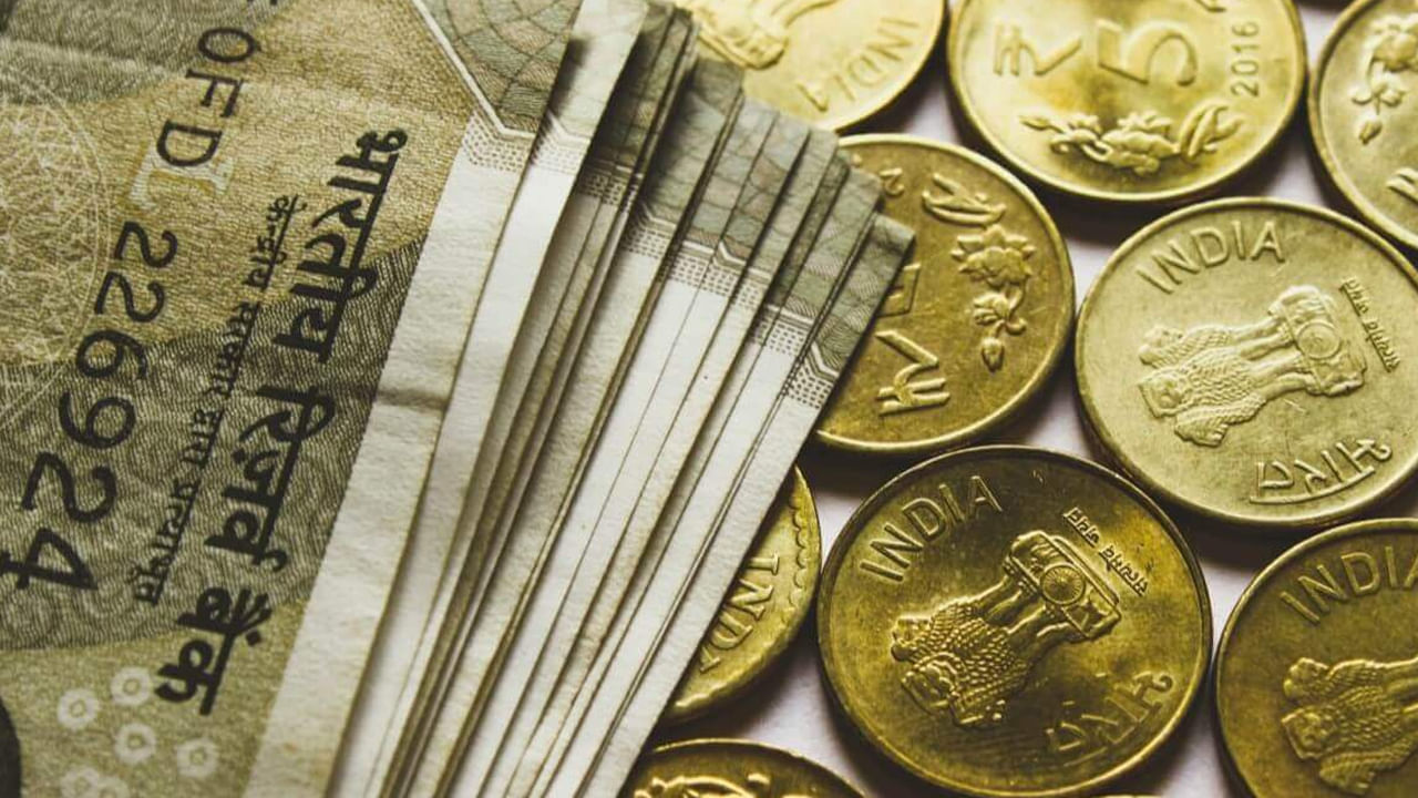 మరి ఇంతకీ ఆ వ్యాపారం ఏంటని ఆలోచిస్తున్నారా.? పొటాటో చిప్స్ తయారీ.! ఈ బిజినెస్‌కు పెద్దగా పెట్టుబడి అక్కర్లేదు. అలాగే లాభాలు కూడా మంచిగానే వస్తాయి. ఇక చిప్స్ తయారీకి మీకు పెద్ద పెద్ద మిషన్లు అవసరం లేదు. కేవలం చిన్నపాటి పరికరాలు ఉంటే చాలు. చెప్పాలంటే రిస్క్ లేని బెస్ట్ బిజినెస్ ఇది