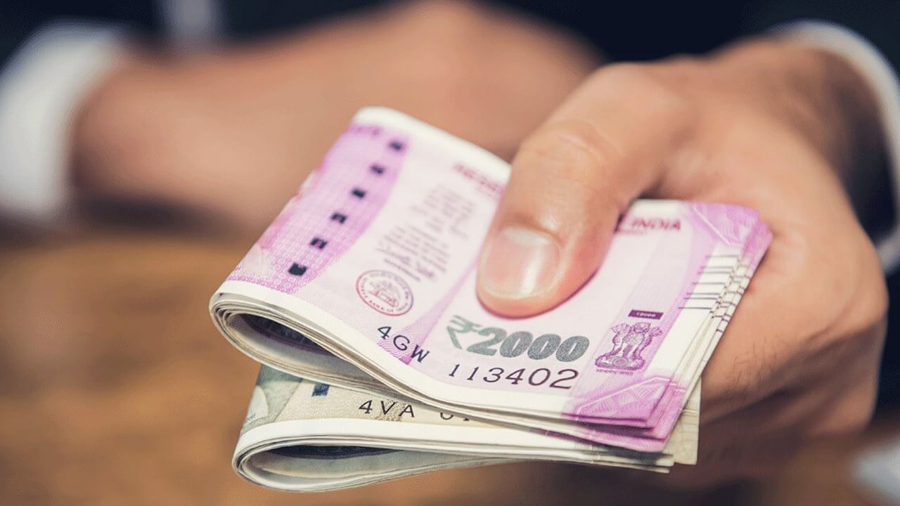 ఈ బిజినెస్‌లో క్వాలిటీ, క్వాంటిటీ అనేది చాలా ముఖ్యం. ఆ రెండింటిని మీరు మెయింటైన్ చేయగలిగితే.. సేల్స్ విపరీతంగా పెరుగుతాయి. లాభాలు కూడా మీరు అనుకున్న దానికంటే ఎక్కువే వస్తాయి. అలాగే సోషల్ మీడియా అకౌంట్ల సాయంతో మార్కెటింగ్ చేస్తే.. కచ్చితంగా నెలకు రూ. 50 వేల నుంచి రూ. 60 వేలు మీ సొంతం. 