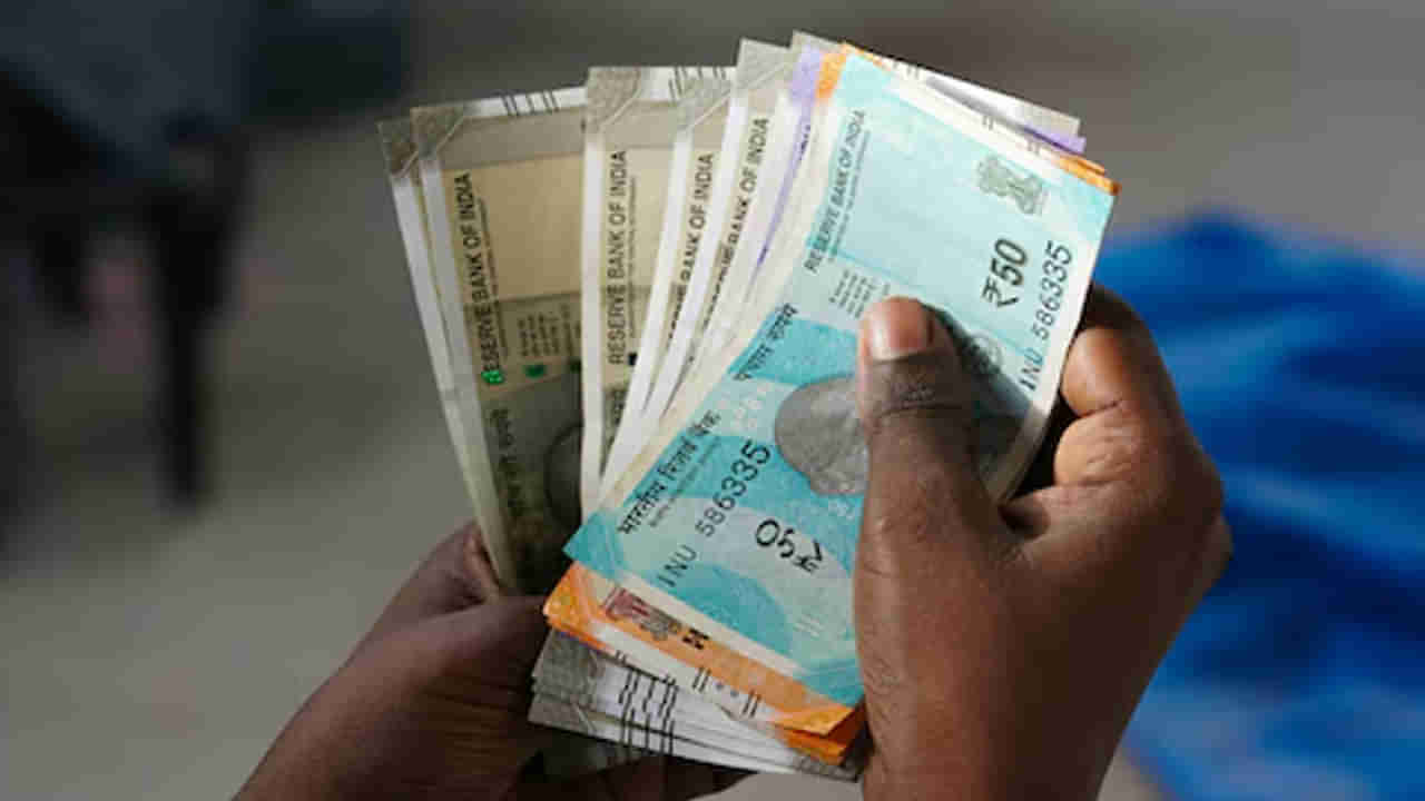 వచ్చిన సాలరీ వచ్చినట్టే అయిపోతుందా? అయితే ఈ 50-30-20 రూల్ ఫాలో అయిపోండి..