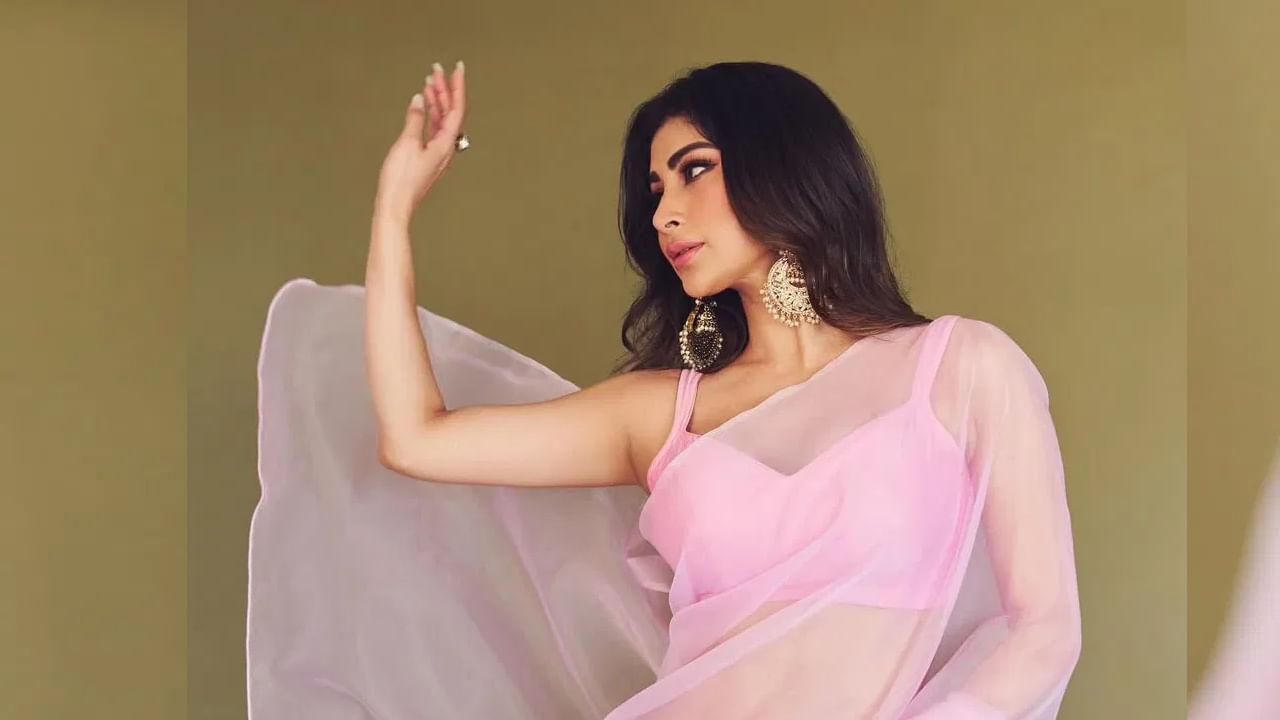 Mouni Roy5