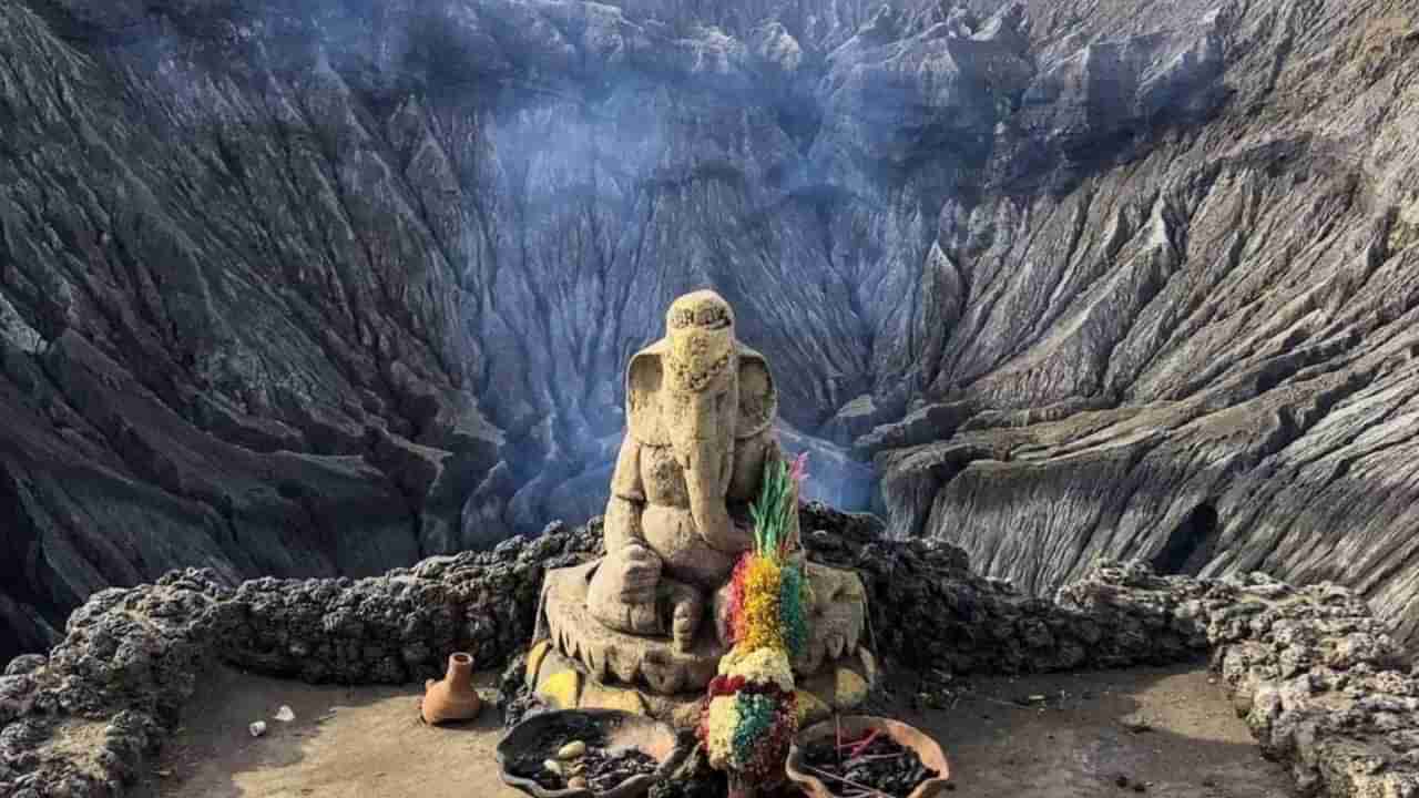 700 ఏళ్ల చరిత్ర ఉన్న అద్భుతమైన దేవాలయం.. మౌంట్ బ్రోమో గణపతి విగ్రహ రహస్యం మీకోసం..!