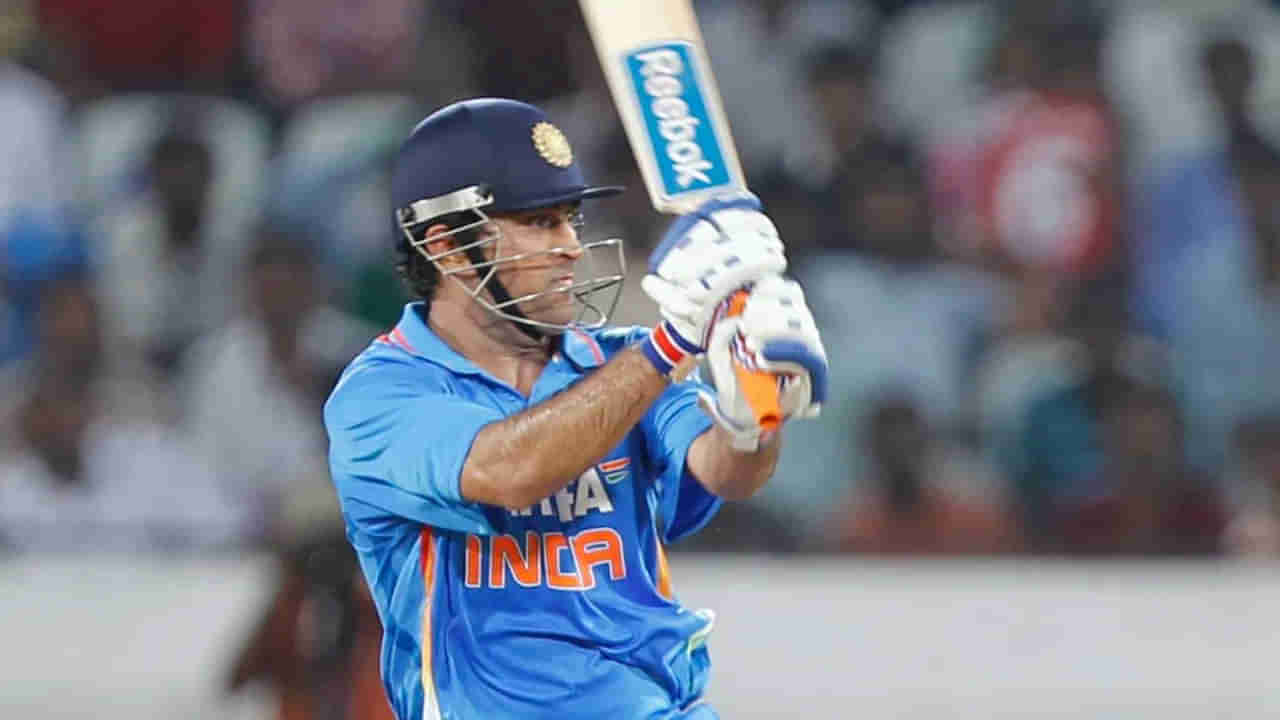 రూ. 1.19 కోట్ల ధోని బ్యాట్‌ కంటే ఆయన క్యాపే ఖరీదైనదా.. వామ్మో వాల్యూ తెలిస్తే బుర్ర బద్దలే..?