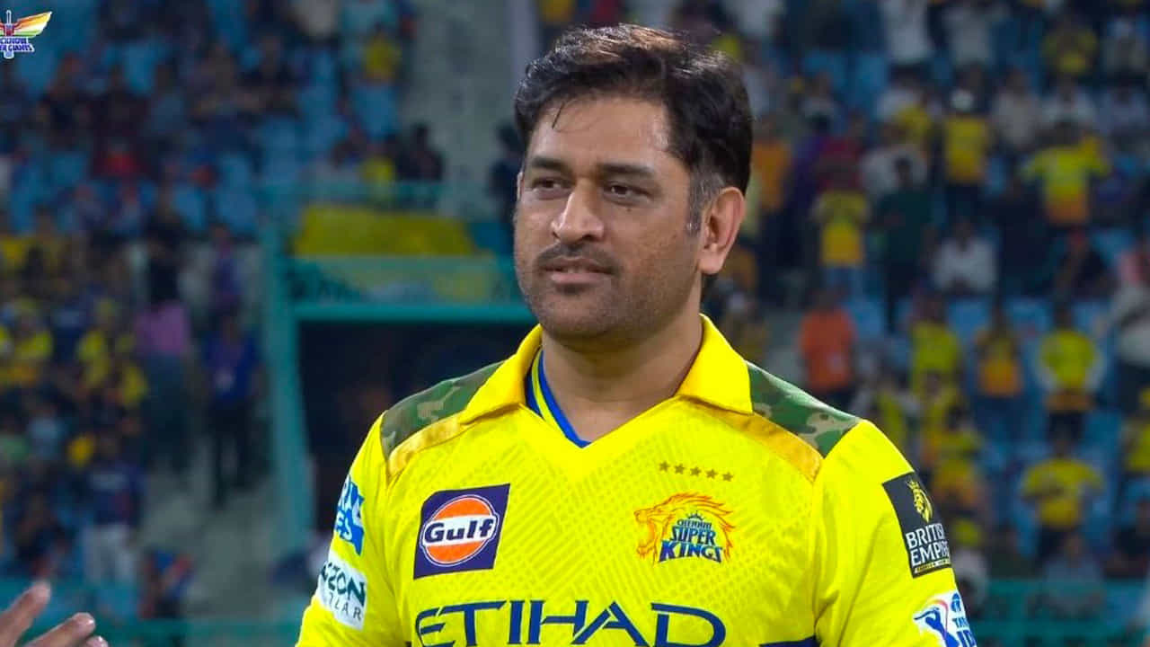 ధోనీ భవిష్యత్తుపై రకరకాల ఊహాగానాలు వినిపిస్తున్నప్పటికీ, ఆయన ఎప్పుడూ తన నిర్ణయాన్ని స్పష్టంగా చెప్పలేదు. డిసెంబర్ వరకు సమయం ఉంది. అప్పుడు తన నిర్ణయాన్ని తెలియజేస్తానని ఆయన తెలిపారు. అయితే, ఆయన CSK తో తన బంధం ఎప్పటికీ ఉంటుందని, తాను ఎప్పుడూ పసుపు రంగు జెర్సీలోనే ఉంటానని చెప్పి అభిమానుల మనసు దోచుకున్నారు. 