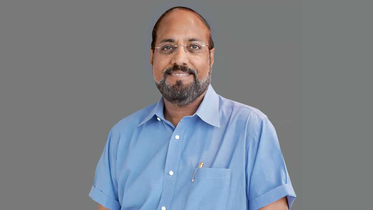 తెలుగురాష్ట్రాల్లో అత్యంత ధనవంతులైన వ్యక్తుల జాబితా చూసుకుంటే అందులో దివీస్ లాబొరేటరీస్ వ్యవస్థాపకుడు, మేనేజింగ్ డైరెక్టర్ మురలి దివి మొదటి స్థానంలో ఉన్నారు. ఈయన నెట్‌వర్త్ వచ్చేసి రూ. 76,000 కోట్లు. ఈయన జాతీయ స్థాయిలో  26వ స్థానంలో ఉన్నారు. అలాగే దివిస్ లాబొరేటరీస్ మెడిసిన్‌ తయారీలో ప్రపంచంలోనే ఒక ముఖ్యమైన సంస్థగా ఉంది. 