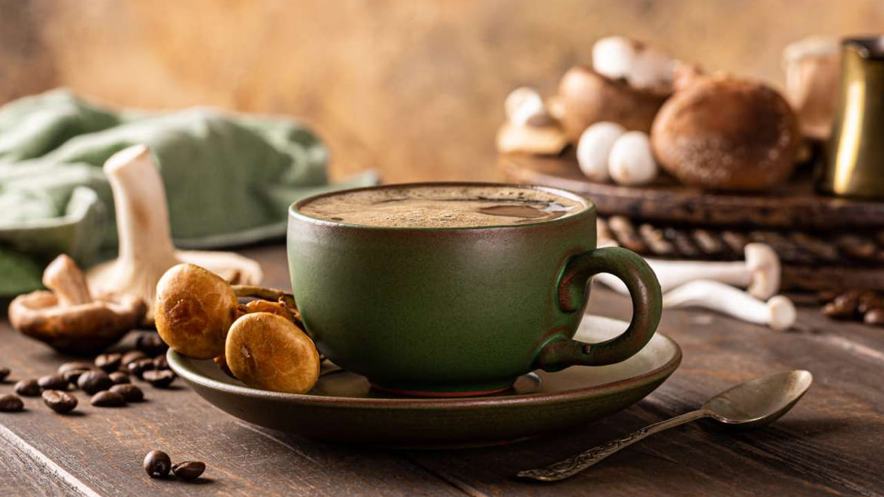 పుట్టగొడుగులు కొలెస్ట్రాల్ స్థాయిలను తగ్గించడానికి, రక్తపోటును నియంత్రించడానికి సహాయపడే సమ్మేళనాలను కలిగి ఉంటాయి. అవి రక్త నాళాలను రక్షించడంలో, గుండె జబ్బుల ప్రమాదాన్ని తగ్గించడంలో సహాయపడతాయి.
