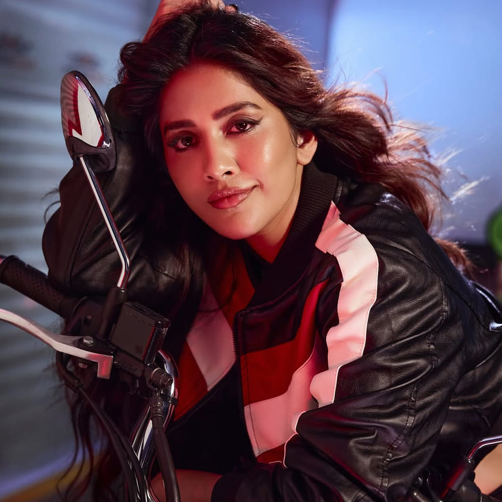 ప్రస్తుతం నభా నటేష్ ఫోటోస్ నెట్టింట తెగ వైరలవుతున్నాయి. ఇట్స్ మై ఓన్ ఫాస్ట్ అండ్ ఫ్యూరియాస్ సాగా అంటూ క్యాప్షన్ ఇచ్చింది. ఇస్మార్ట్ శంకర్ సినిమాతో మంచి పాపులారిటీ సంపాదించుకుంది. ఈ బ్యూటీకి నెట్టింట మంచి ఫాలోయింగ్ ఉందన్న సంగతి తెలిసిందే. 