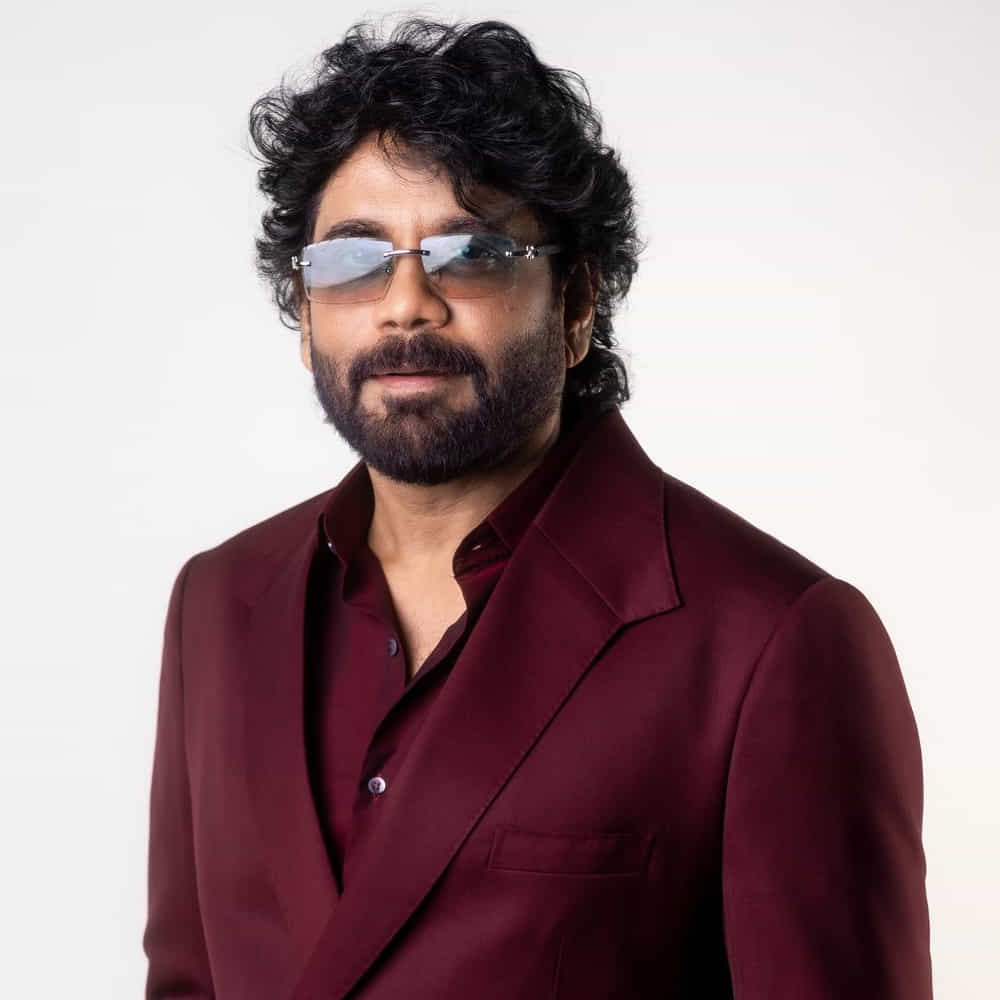  నాగార్జున అందానికి ఫిట్నెస్ సీక్రెట్స్ ఇవే అంటూ రజినీ అసలు విషయం చెప్పేశారు. రోజూ 45 నిమిషాల నుంచి గంట వరకు కచ్చితంగా వ్యాయామం ఉంటుందని.. రోజూ ఒకే టైపు వ్యాయమం కాకుండా బరువులు ఎత్తడం, థ్రెడ్ మిల్ పై పరిగెత్తడం, స్విమ్మింగ్, వాకింగ్ అన్ని రకాల వర్కవుట్స్ చేస్తుంటారట. 