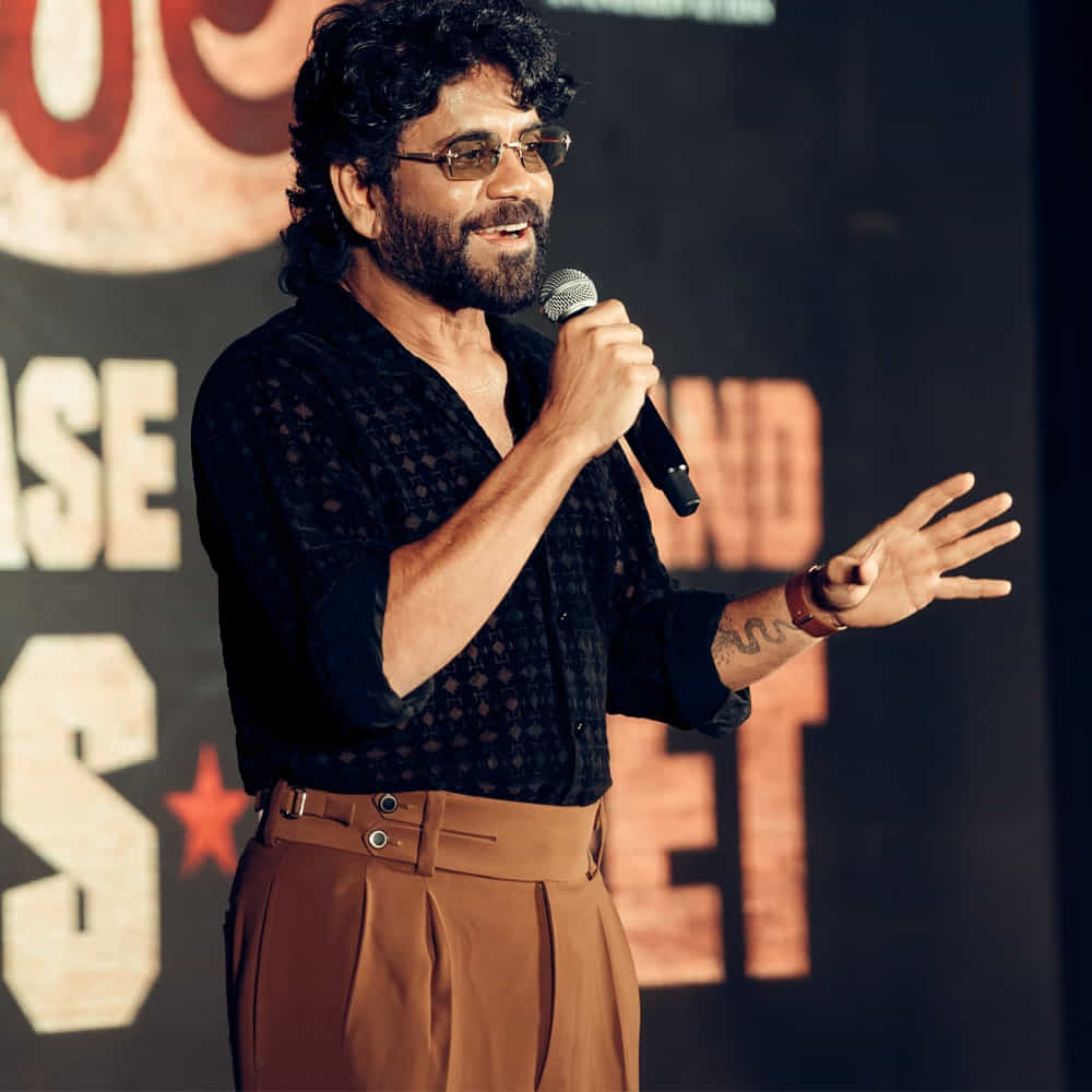 రాత్రి 7 నుంచి 7.30 గంటల మధ్యలోనే డిన్నర్ చేయడం.. అందులో సలాడ్స్, చికెన్ లేదా ఫిష్ ఉండేలా చూసుకుంటారు. రాత్రి భోజనం తర్వాత ఏదైన ఒక స్వీట్, డిజర్డ్ తిని.. ఉదయం అది కరిగేంతలా వర్కౌట్స్ చేస్తారట. ఎప్పుడూ ఒత్తిడి లేకుండా ఉండడం.. ప్రశాంతమైన నిద్ర ఉండేలా చూసుకుంటారట. 