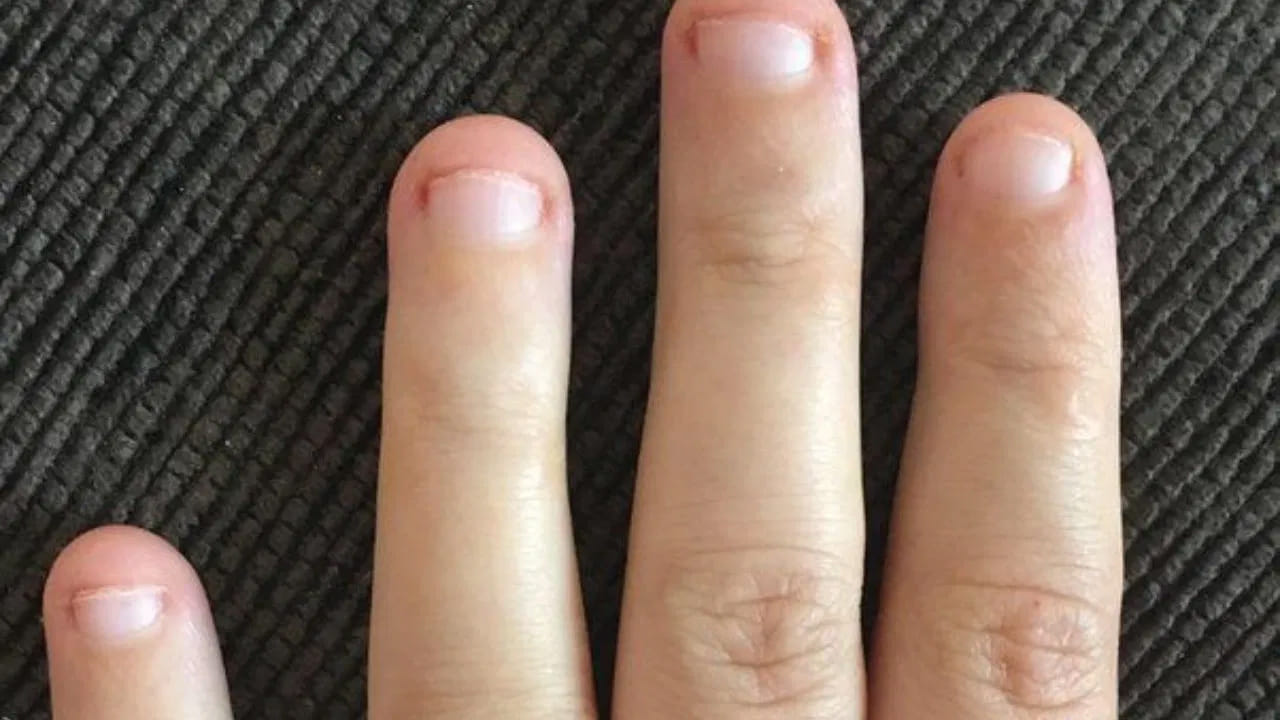 సూర్యుడు బలహీనంగా ఉంటే మీరు నిర్ణయాలు తీసుకోవడంలో సమస్యలను ఎదుర్కోవచ్చు. ముఖ్యంగా మీ తండ్రితో మీకు విభేదాలు ఉండవచ్చు.