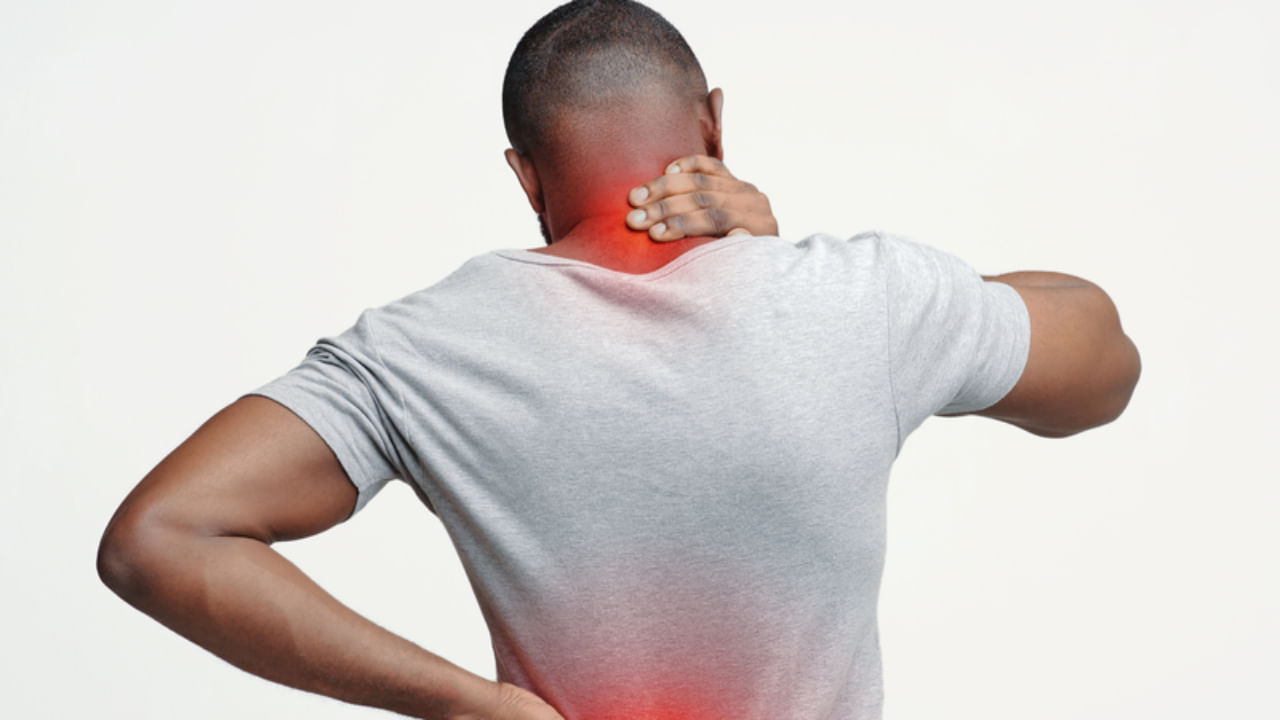 Neck Pain: మెడ, భుజం లాగుతుందా?.. చిన్నదే కదా అని లైట్ తీసుకుంటే డేంజరే.. – Telugu News | Don’t Ignore Neck & Shoulder Pain: It Could Be an Early Sign of Cancer details in telugu