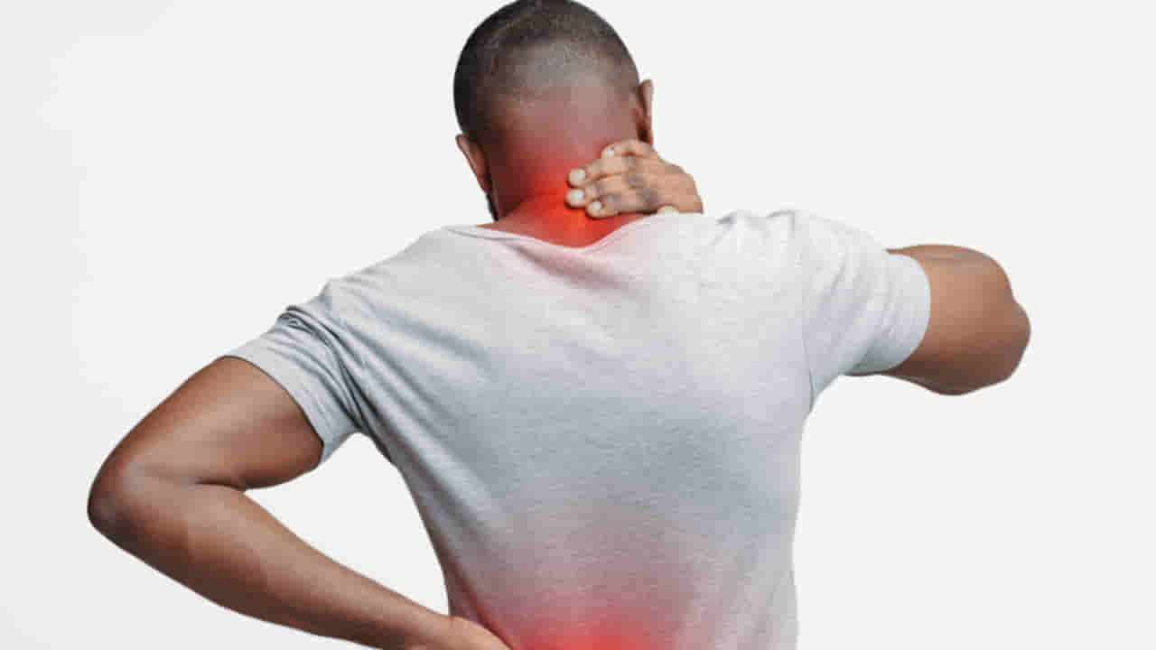 Neck Pain: మెడ, భుజం లాగుతుందా?.. చిన్నదే కదా అని లైట్ తీసుకుంటే డేంజరే..