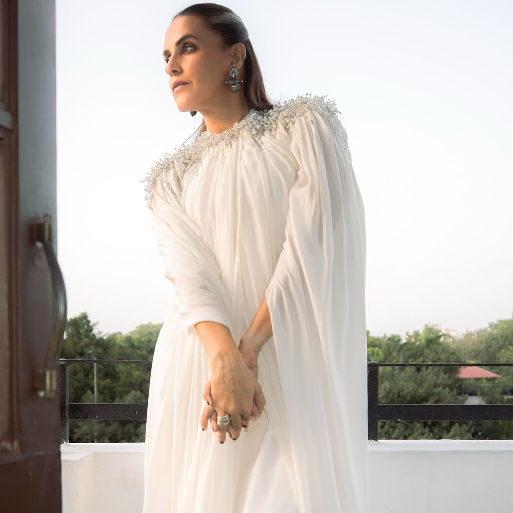 పెళ్లయిన ఆరు నెలలకే మొదటి బిడ్డకు జన్మనిచ్చింది. దాంతో ఆమె పై ఓ రేంజ్ లో ట్రోల్ చేశారు. తాజాగా నేహా మాట్లాడుతూ.. నేను పెళ్ళికి ముందే తల్లినయ్యా.. అందులో తప్పేముంది. నేను మాత్రమే కాదు పెళ్ళికి ముందే గర్భం తెచ్చుకున్నవారు చాలా మంది ఉన్నారు. కానీ నెటిజన్స్ నన్నే టార్గెట్ చేసి ట్రోల్ చేయడం బాధిస్తుంది.