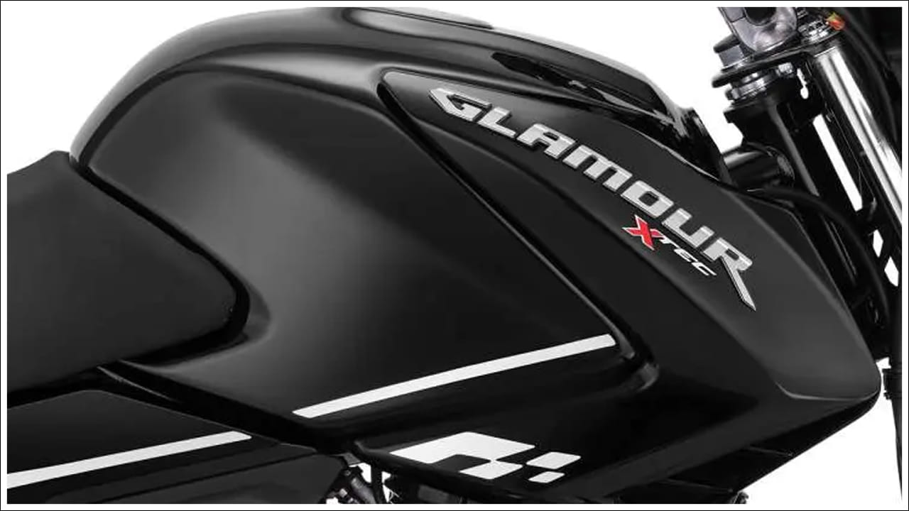 హీరో గ్లామర్ 125 బైక్‌లో క్రూయిజ్ కంట్రోల్: ఈ కొత్త మోడల్ చిన్న అప్‌గ్రేడ్‌తో మాత్రమే కాకుండా తదుపరి తరం లుక్‌ను పోలి ఉంటుంది. కొత్త హీరో గ్లామర్ 125 కొత్త స్విచ్ గేర్, పూర్తిగా డిజిటల్, పెద్ద ఇన్‌స్ట్రుమెంట్ క్లస్టర్‌తో వస్తుంది. దీనికి క్రూయిజ్ కంట్రోల్ బటన్ ఉంది. ఇది ఈ విభాగంలో కొత్త ఫీచర్. ఇగ్నిషన్ బటన్ కింద కుడి వైపున ఉన్న స్విచ్ గేర్‌పై క్రూయిజ్ కంట్రోల్ టోగుల్ బటన్ అమర్చబడి ఉంటుంది.