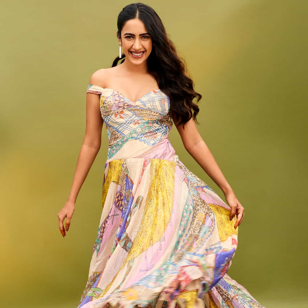 ఆతర్వాత నిర్మాణ రంగం వైపు అడుగులేసింది. ప్రొడ్యూసర్ గా మారి సినిమాలు చేసింది నిహారిక. సోషల్ మీడియాలో యాక్టివ్ గా ఉండే నిహారికా రెగ్యులర్ గా ఫోటోలు.. వీడియోలు షేర్ చేస్తూ అభిమానులను ఆకట్టుకుంటుంది. త్వరలోనే నిహారిక మరో సినిమాతో ప్రేక్షకుల ముందుకురానుంది.