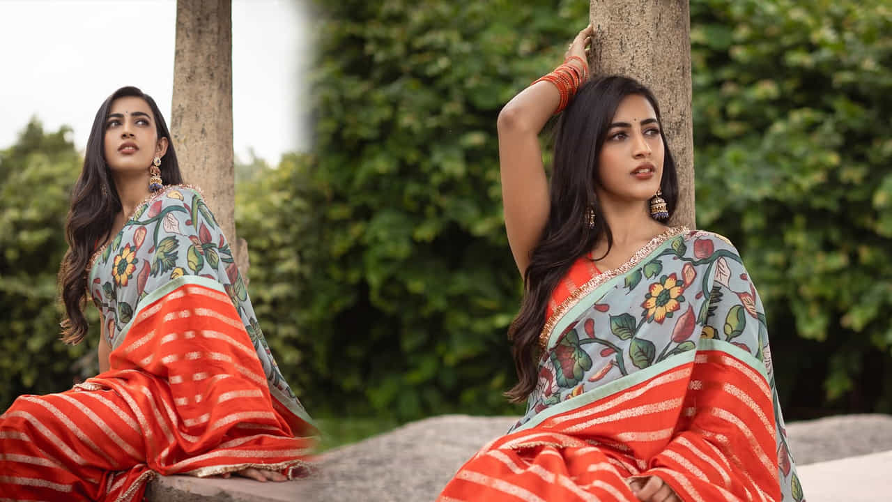 కమిటీ కుర్రాళ్లు సినిమాను నిర్మించి మొదటి ప్రయత్నంలోనే మంచి సక్సెస్ అందుకుంది. నిర్మాతగా మారి మొదటి సక్సెస్‌తో ఎంజాయ్ చేస్తుంది. ఇక ఈ బ్యూటీ ఎప్పుడూ సోషల్ మీడియాలో యాక్టివ్‌గా ఉంటూ తన అంద చందాలతో అందరినీ ఆకట్టుకుంటుంది.