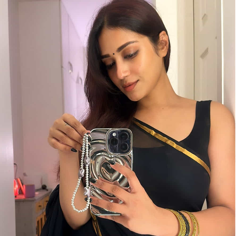 విశ్వక్ సేన్ హీరోగా నటించిన దాస్ కా ధమ్కీ సినిమాలో నటనతో పాటు తన అందంతో ఆకట్టుకుంది ఈ బ్యూటీ. ఇక రీసెంట్ గా పరువు అనే సినిమాతో ప్రేక్షకుల ముందుకు వచ్చింది ఈ చిన్నది. ఓటీటీలో రిలీజ్ అయిన ఈ సినిమా పర్లేదు అనిపించుకుంది.