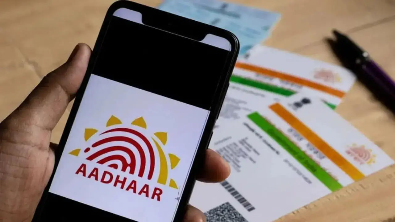 Aadhaar: కార్మికులకు గుడ్‌న్యూస్.. ఇకపై ఈ సేవలకు ఆధార్‌ అవసరం లేదు!