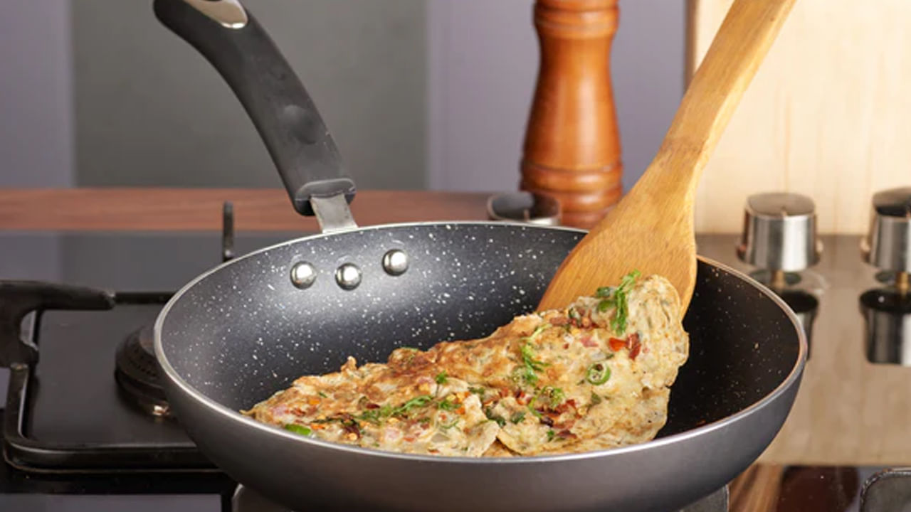 కానీ 250 ° C కంటే ఎక్కువ వేడి చేసినప్పుడు, పాత్ర పూత పెళుసుగా మారుతుంది. ఈ ఆక్సిడైజ్డ్, ఫ్లోరినేటెడ్ పదార్థాలు గాలిలోకి మారుతాయి. ఈ విష వాయువును పీల్చే వ్యక్తులలో జ్వరం వస్తుంది. నాన్ స్టిక్ ప్యాన్లు త్వరగా వేడెక్కుతాయి కాబట్టి ఆహారం లేకుండా ప్యాన్లను వేడి చేయవద్దు.