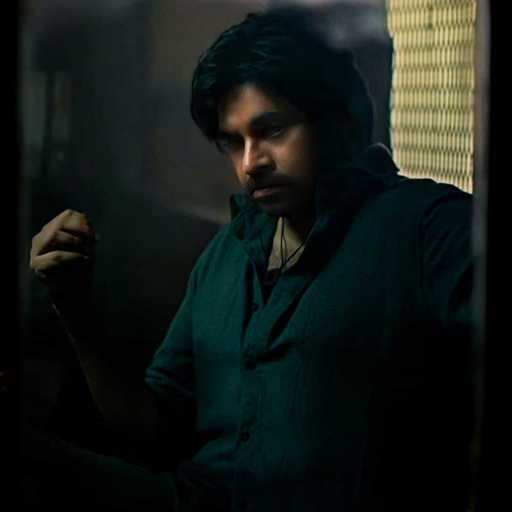 
డే 1 నుంచే ఓజిపై అంచనాలు ఆకాశంలో ఉన్నాయి.. పవన్ ఎక్కడ కనిపించినా ఫ్యాన్స్ కూడా అడిగింది ఓజి కోసమే. ఇంత ప్రెజర్ ఉన్నా.. చాలా కామ్‌గా తన పని తాను చేసుకుంటున్నారు సుజీత్. ఓజిలో పవన్ లుక్స్ మేజర్ హైలైట్.. తొలిప్రేమ, తమ్ముడు లుక్స్ గుర్తు చేస్తున్నారు పవర్ స్టార్. మొత్తానికి ఓజి‌తో బాక్సాఫీస్‌కు తుఫాన్ హెచ్చరికలు జారీ చేసారు పవర్ స్టార్. 