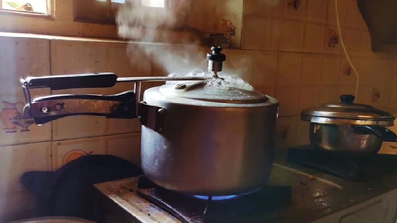 ఏళ్ల తరబడి ఒకే కుక్కర్ వాడుతున్నారా..? మీ ప్రాణాలకు ముప్పు పొంచి ఉంది.. జాగ్రత్త!