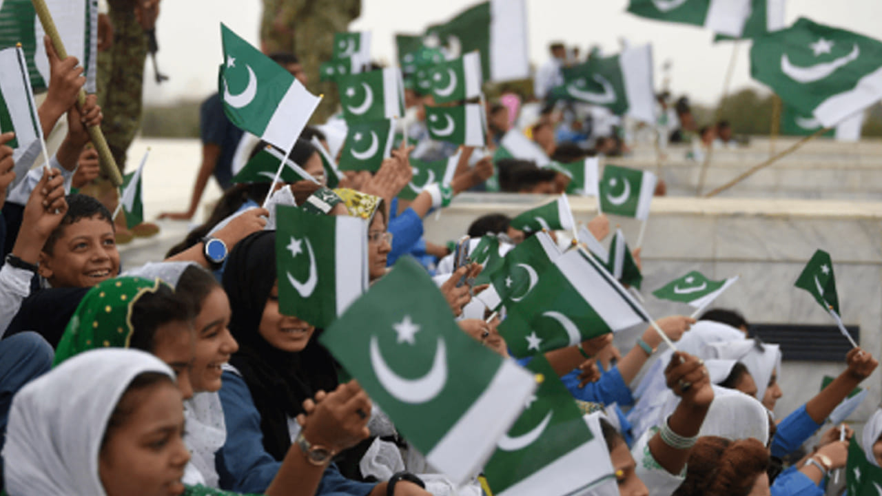 పాకిస్తాన్‌లో స్వాతంత్ర్య దినోత్సవ వేడుకలు.. వైమానిక కాల్పులు.. ముగ్గురు మృతి.. 60 మందికి పైగా గాయాలు