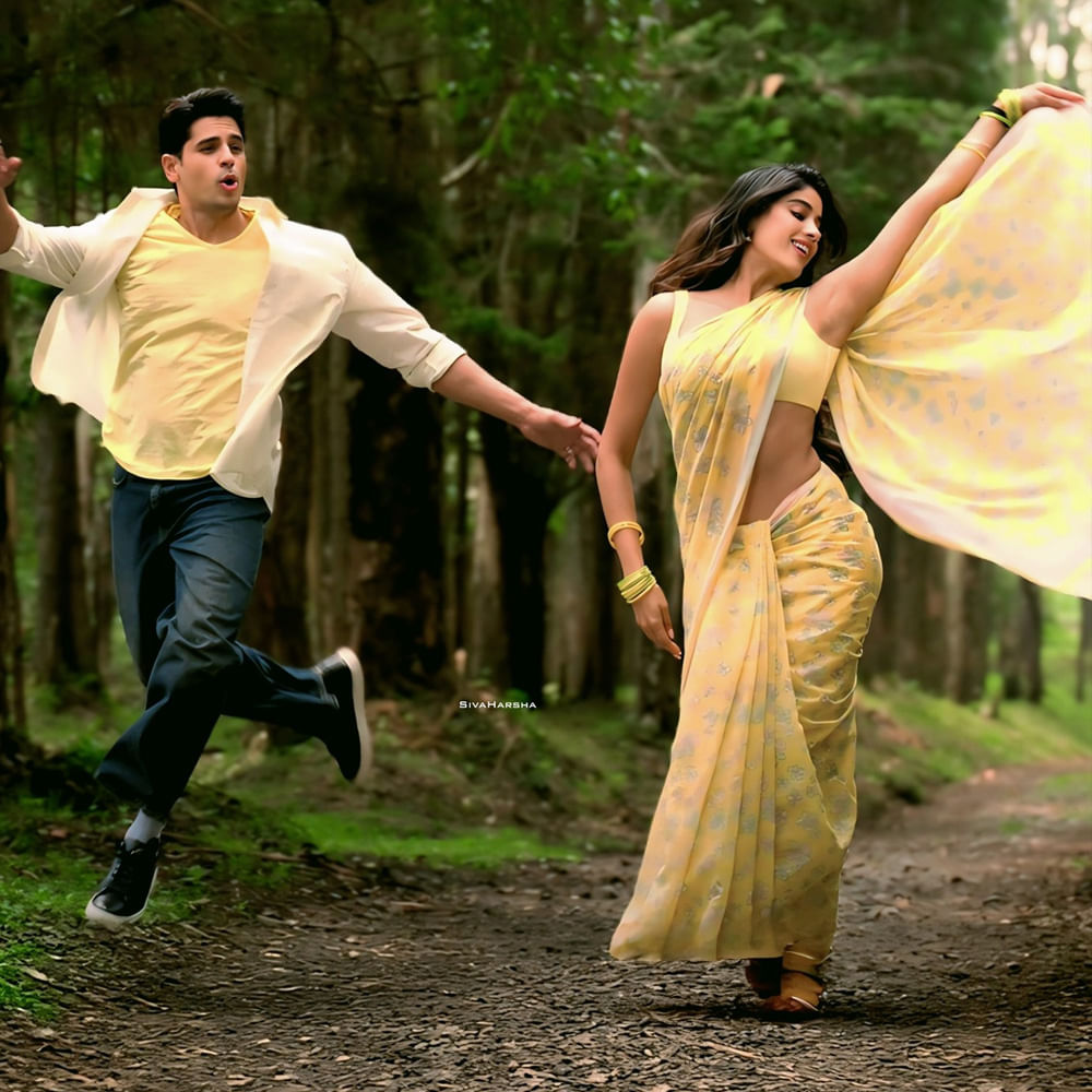 ఇప్పటికే ప్రమోషన్ స్పీడు పెంచిన మేకర్స్ వరుస అప్‌డేట్స్‌తో హైప్ పెంచుతున్నారు. ఆల్రెడీ రిలీజ్ అయిన పరమ్ సుందరి సాంగ్స్‌ టాప్‌లో ట్రెండ్ అవుతున్నాయి. ముఖ్యంగా ఫస్ట్ రిలీజ్ అయిన రొమాంటిక్ మెలోడి గ్లోబల్ రేంజ్‌లో ట్రెండ్ అవుతోంది. 