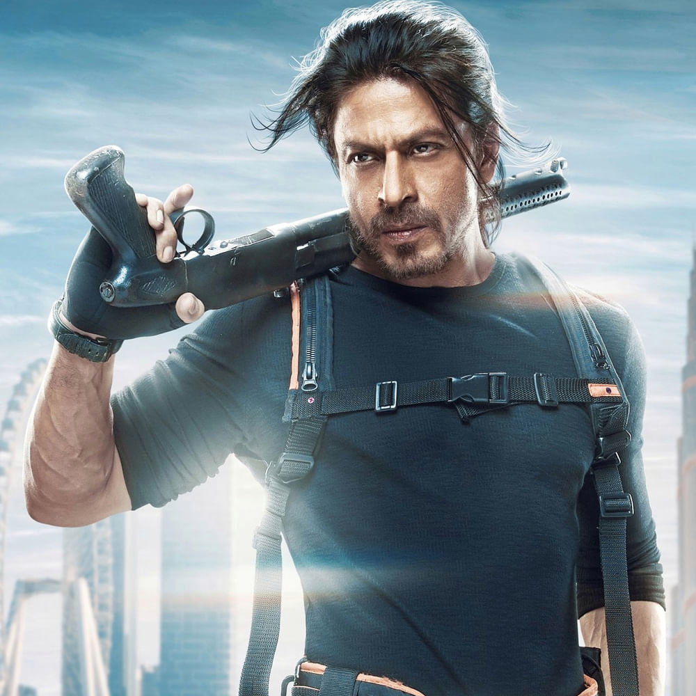 పఠాన్ వరకు స్పై సినిమాలకు తిరుగులేదు.. కానీ సల్మాన్ ఖాన్ టైగర్ 3 నుంచి వార్నింగ్ బెల్స్ మోగాయి. ఫైటర్ సైతం అంచనాలు అందుకోలేదు. అన్ని సినిమాల్లోనూ ఒకే కథ ఉండటంతో ప్రేక్షకులు కూడా బోర్ ఫీల్ అవుతున్నారు. 