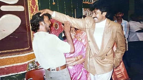 Pawan Kalyan: ఈ ఫోటోలో ఉన్న వ్యక్తి పవన్ కళ్యాణ్ బెస్ట్ ఫ్రెండ్.. ఎవరో గుర్తుపట్టారా.. ?