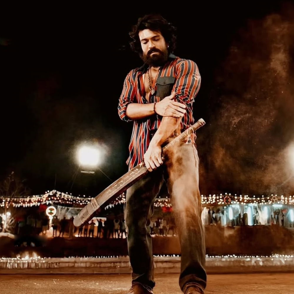 గేమ్ ఛేంజర్ ఫ్లాప్ అయ్యుండొచ్చు కానీ అందులో రామ్ చరణ్ నటనకు మాత్రం మంచి మార్కులు పడ్డాయి. ముఖ్యంగా అప్పన్న పాత్రతో అద్భుతం చేసారు చరణ్. పెద్దిలో తన నట విశ్వరూపం చూపించాలని ఫిక్సయ్యారు మెగా వారసుడు. 